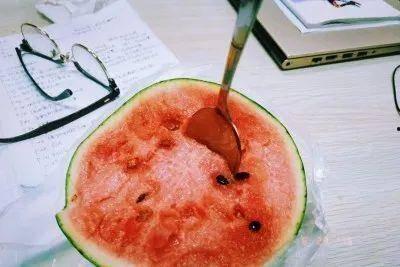 西安迈阿密吃瓜事件,一场网络热议的美食风波